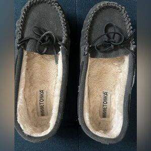 Minnetonka Women's Charcoal Moccasins